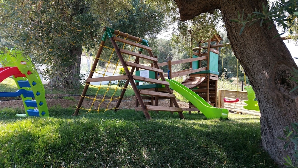 子供用の遊び場 - 屋外