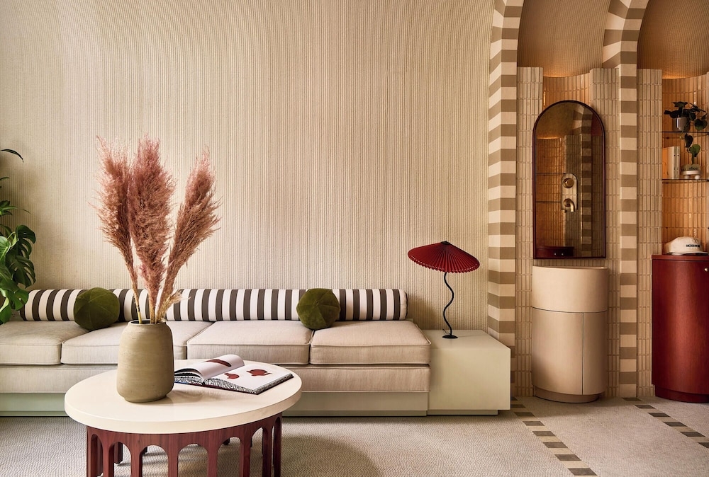 ロビー応接スペース