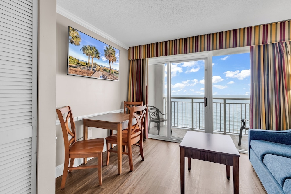 客室内のダイニングエリア