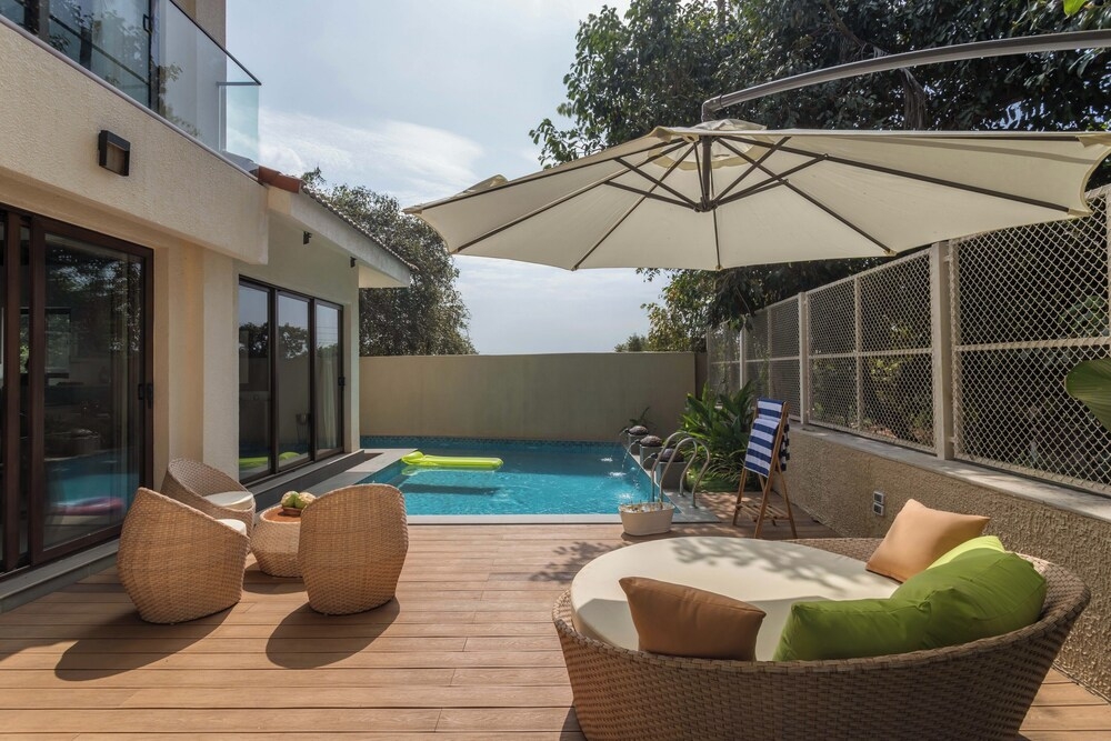 屋内 / 屋外プール