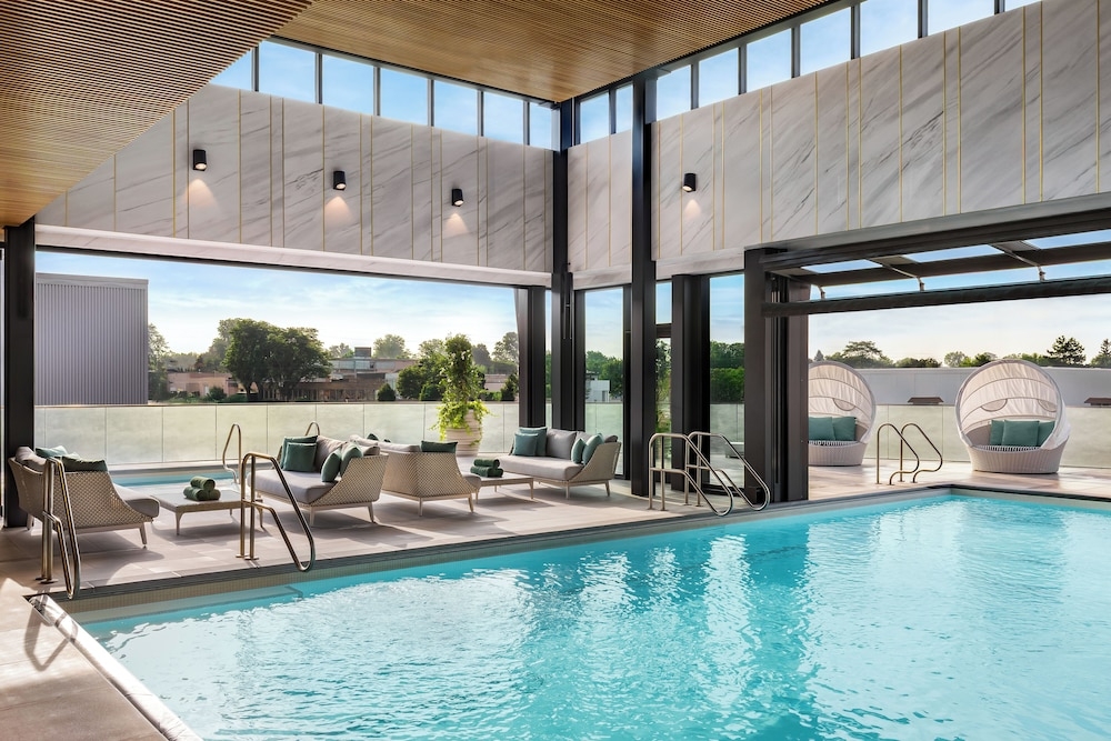 屋内 / 屋外プール