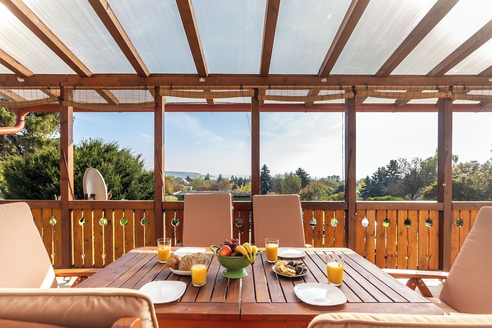 屋外ダイニングエリア