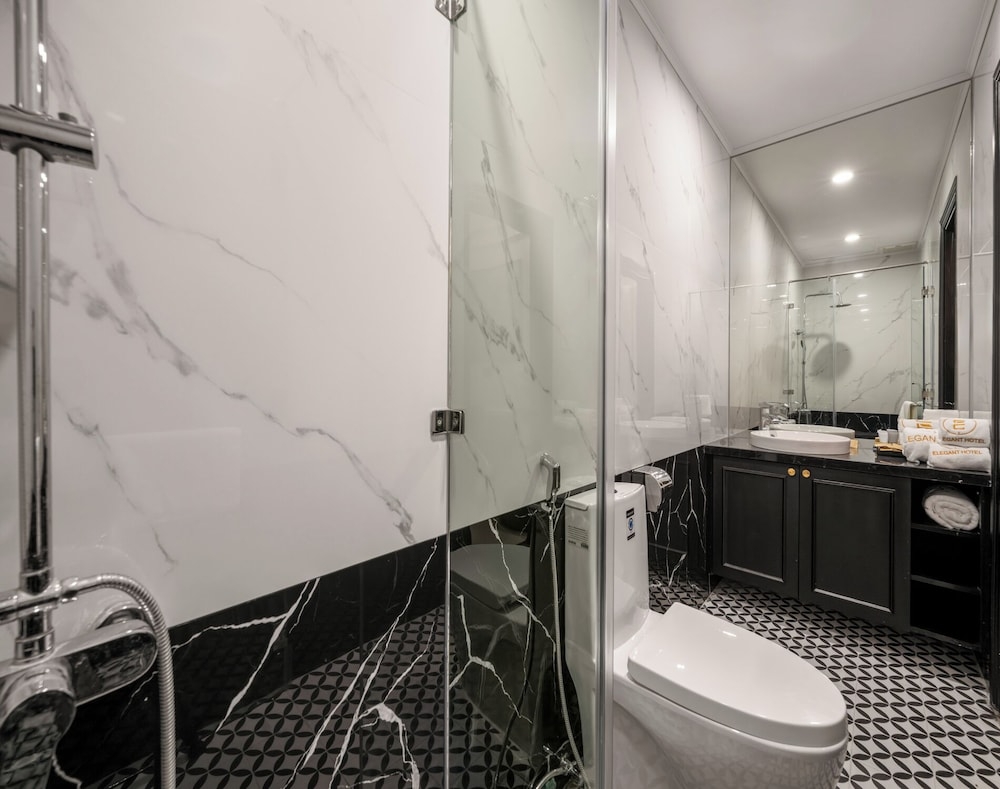 バスルームのシャワー