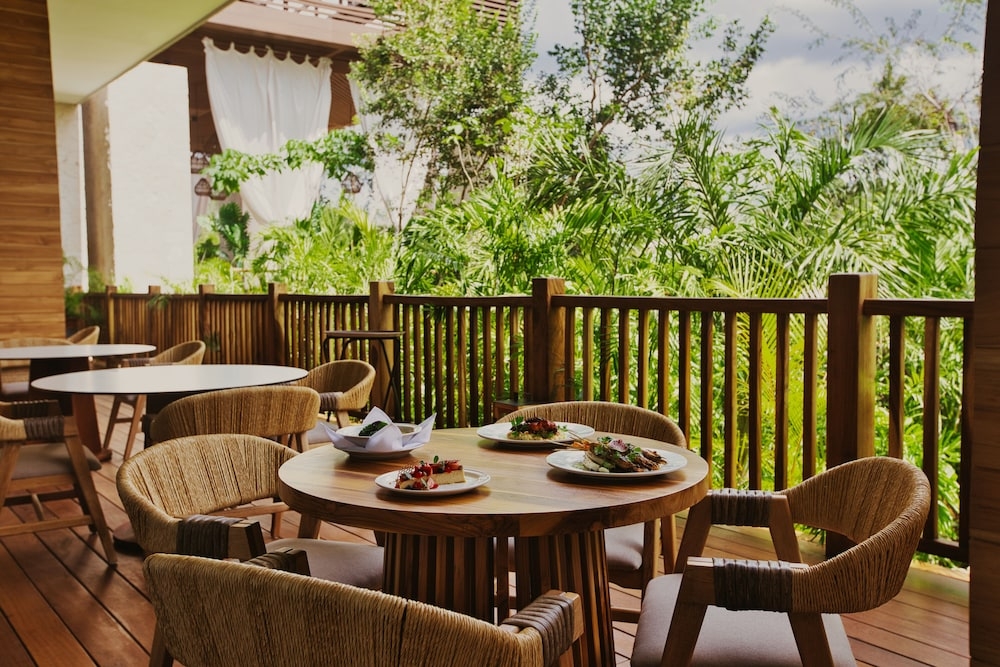 屋外ダイニングエリア