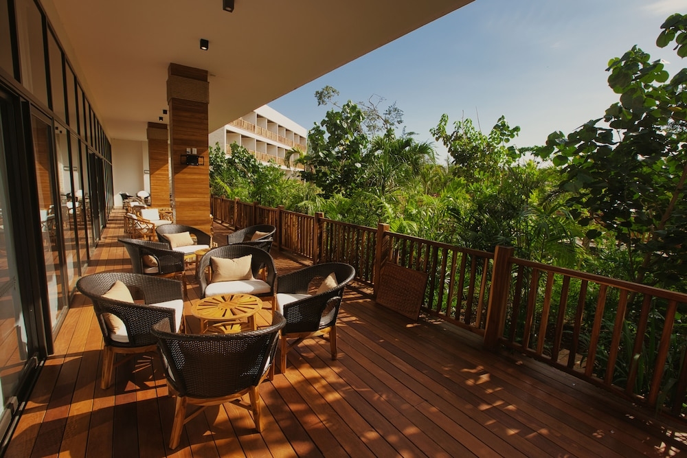 屋外ダイニングエリア