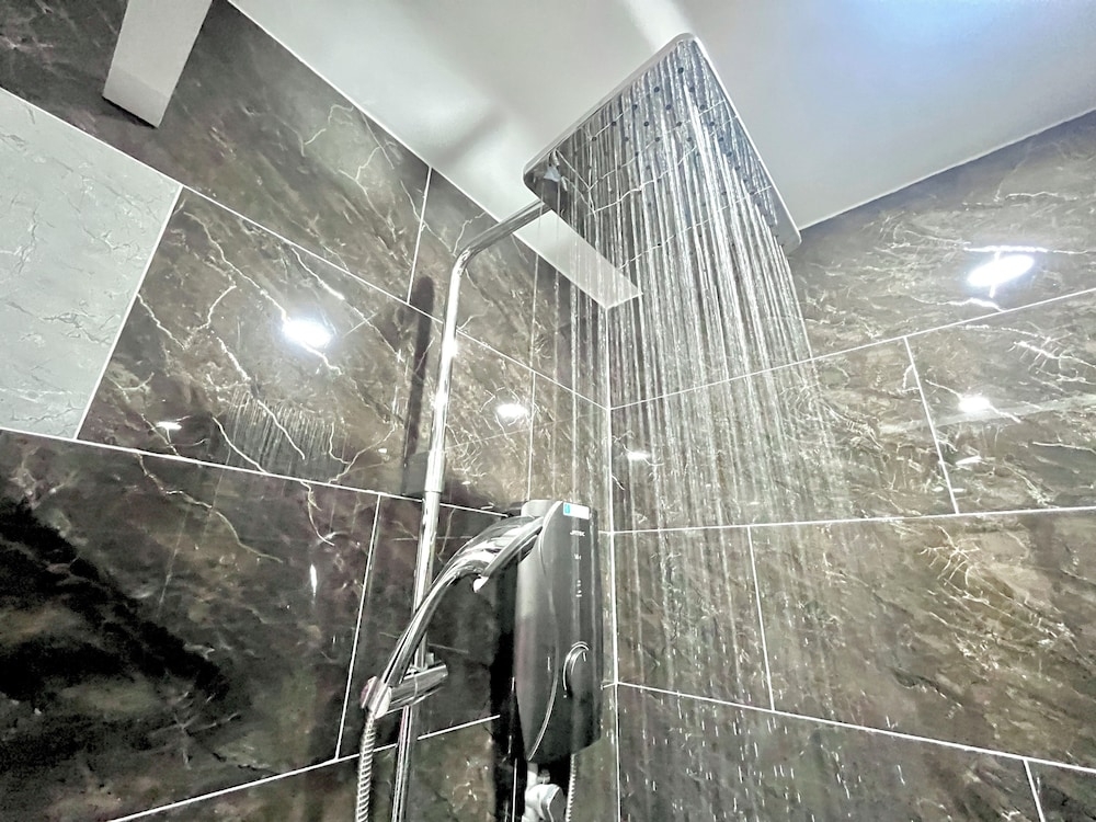 バスルームのシャワー