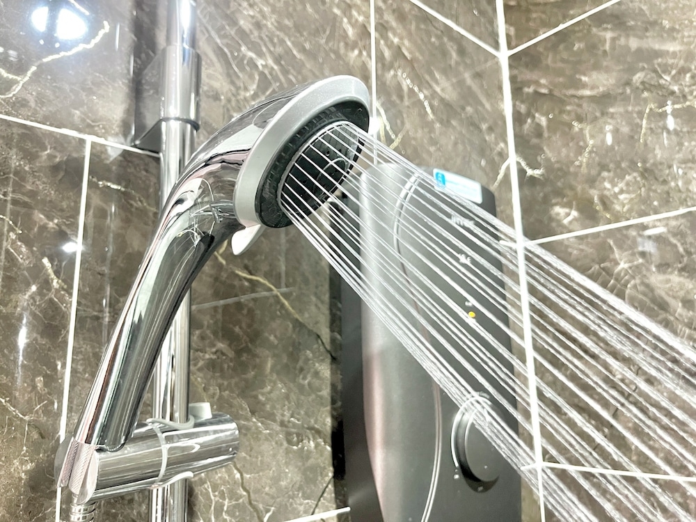 バスルームのシャワー