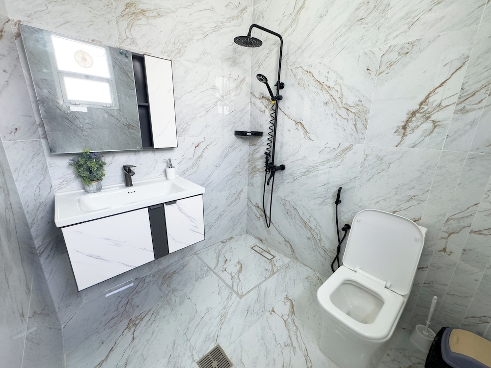 バスルームのシャワー