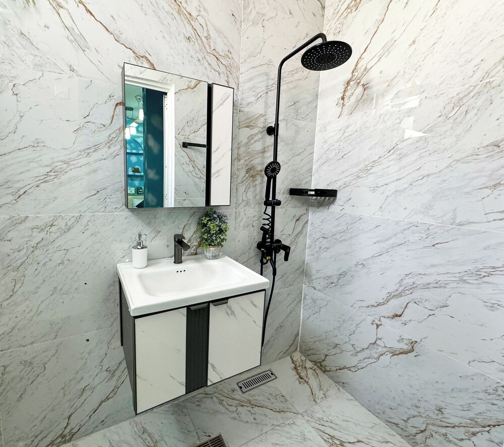 バスルームのシャワー