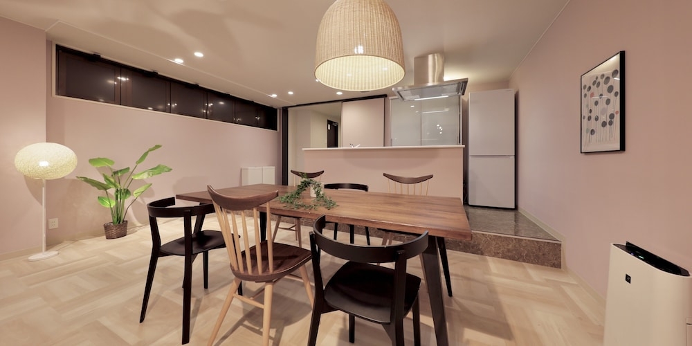 客室内のダイニングエリア