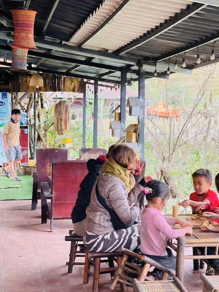 客室内のダイニングエリア