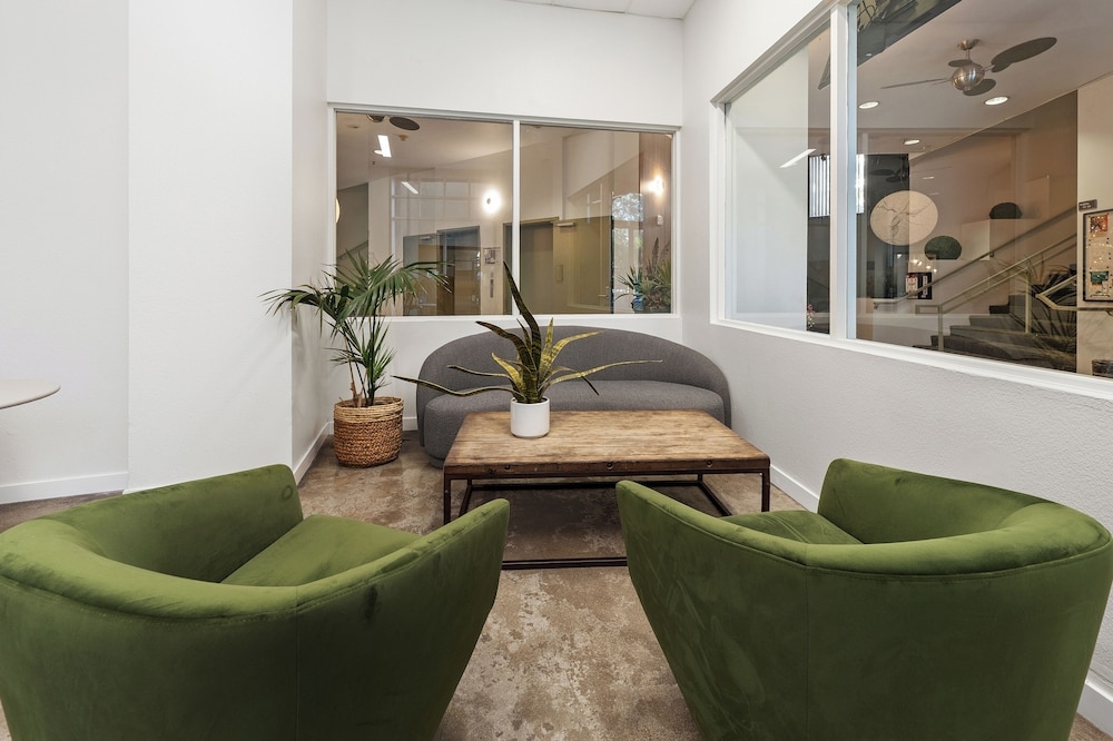 ロビー応接スペース