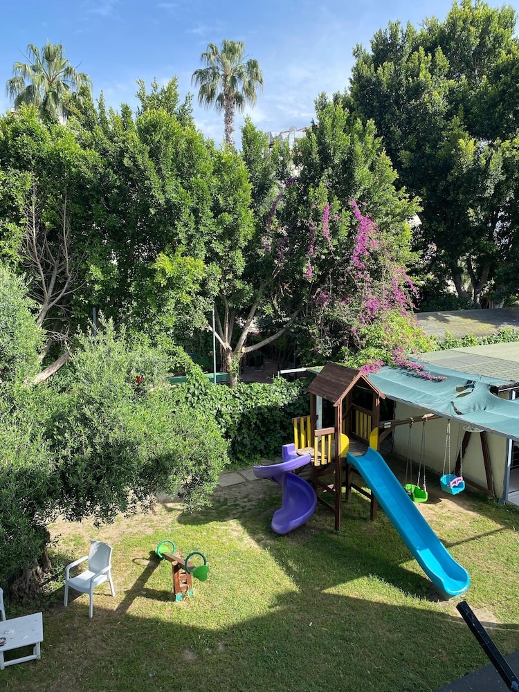 子供用の遊び場 - 屋外