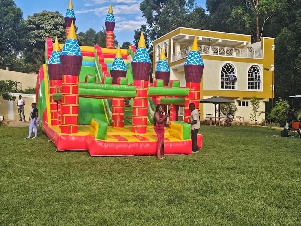 子供用の遊び場 - 屋外