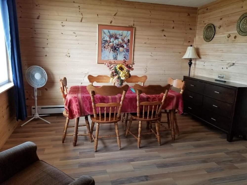 客室内のダイニングエリア