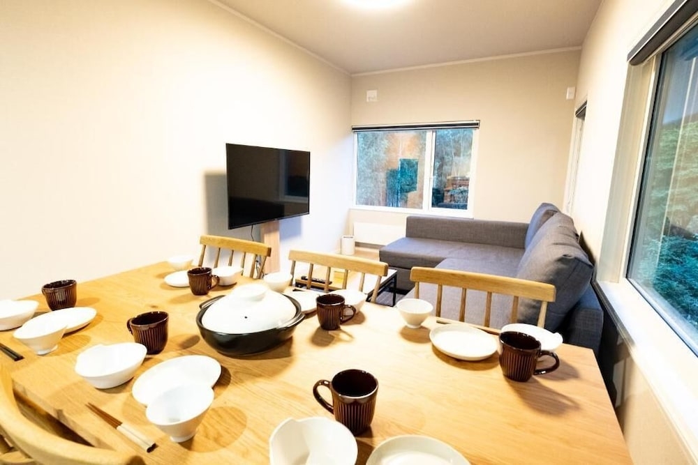 客室内のダイニングエリア