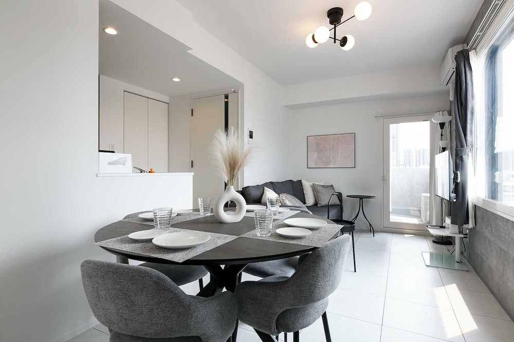 客室内のダイニングエリア