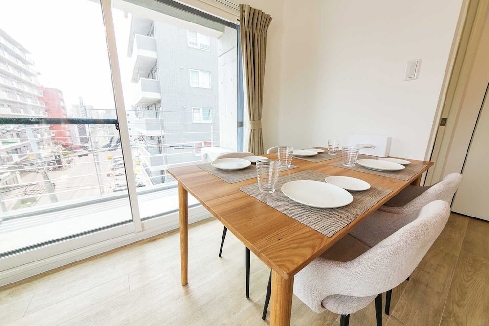 客室内のダイニングエリア