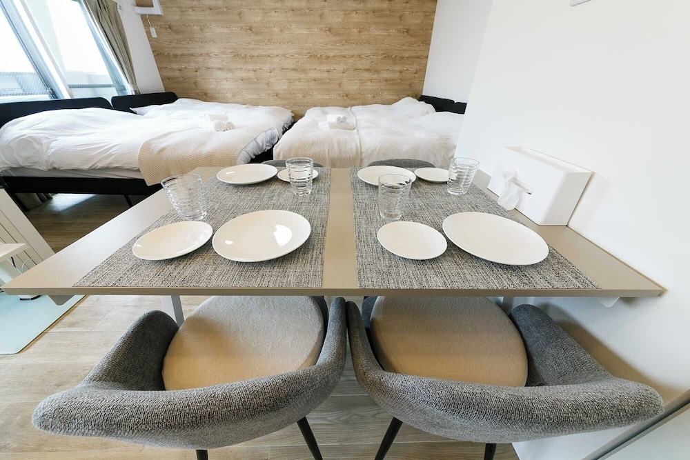 客室内のダイニングエリア