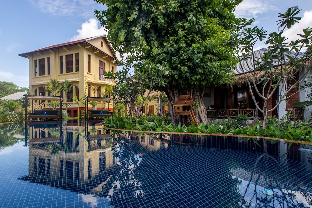 屋内 / 屋外プール