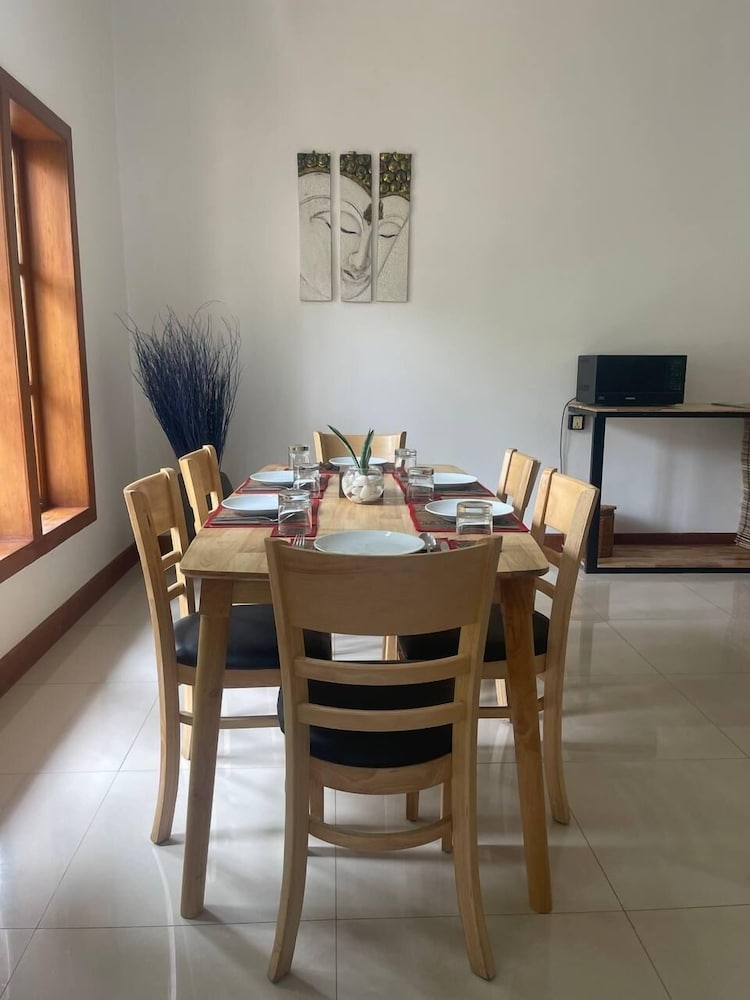 客室内のダイニングエリア