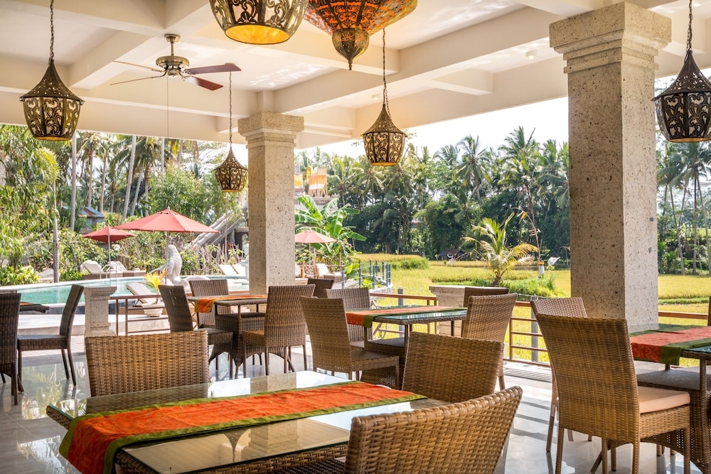 屋外ダイニングエリア