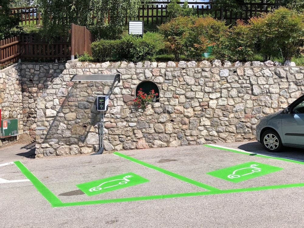 電気車両充電スタンド