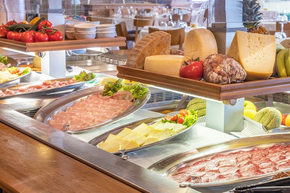 朝食ビュッフェ