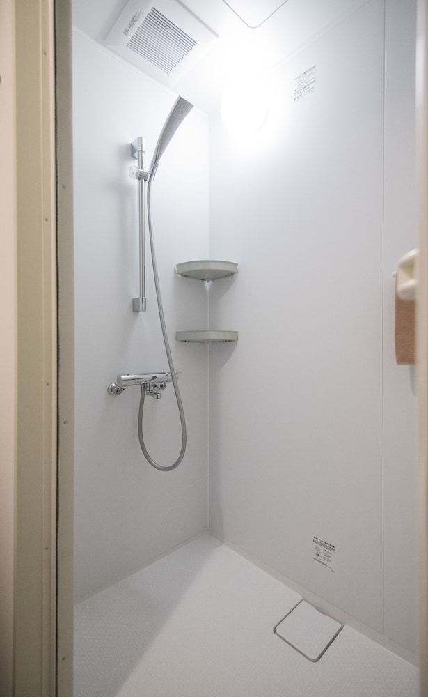 バスルームのシャワー