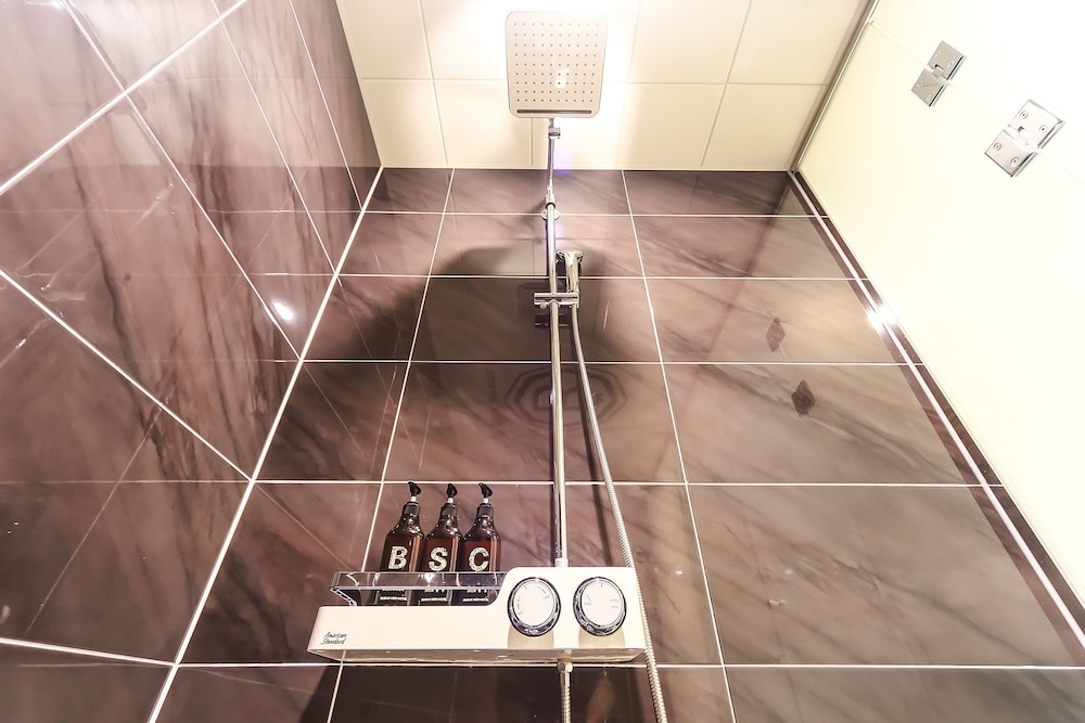 バスルームのシャワー