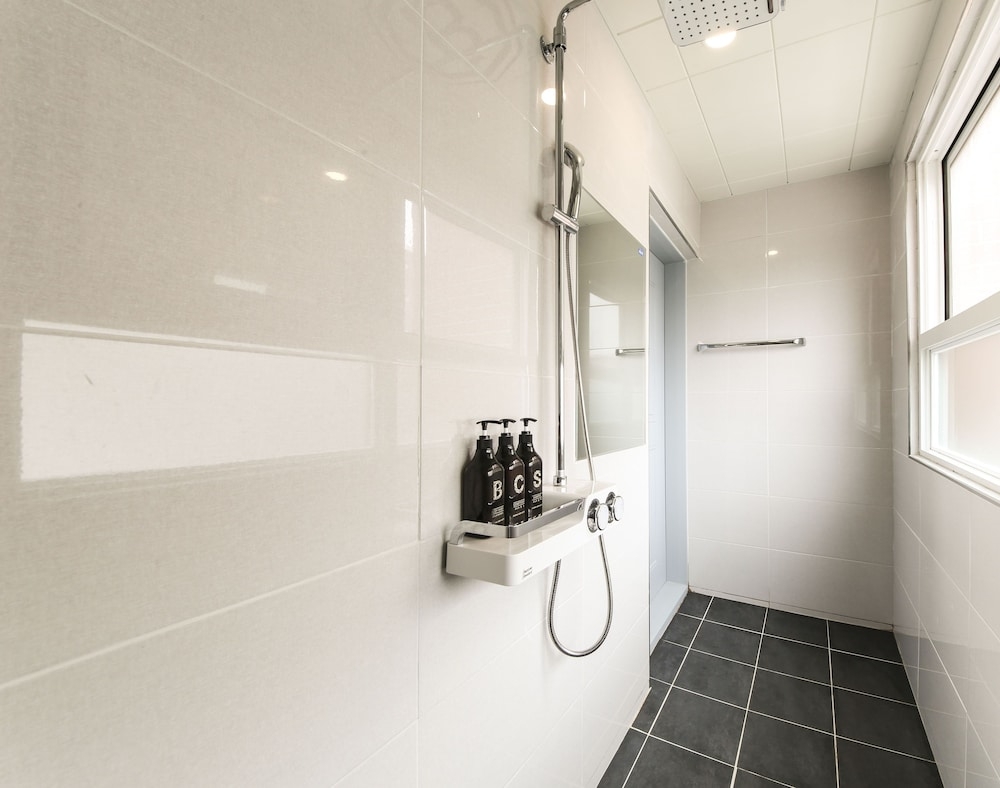 バスルームのシャワー