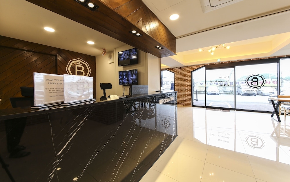 チェックイン / チェックアウト キオスク