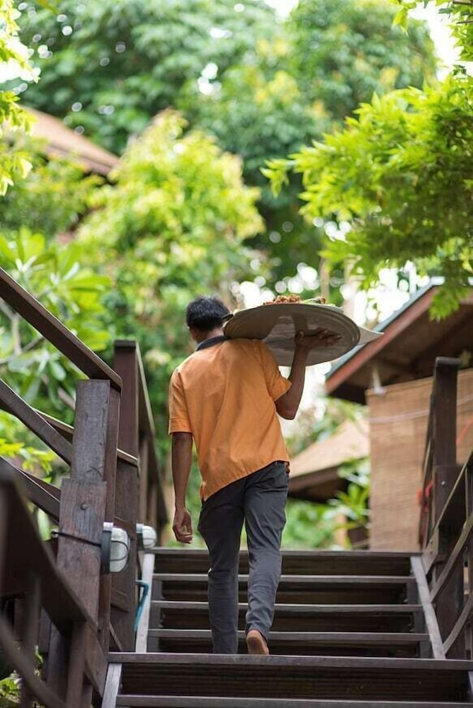 客室内のダイニングエリア