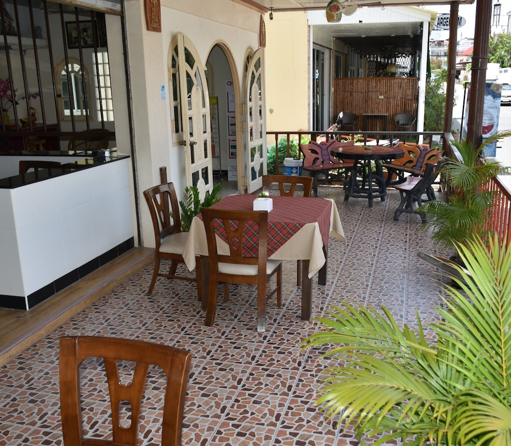 屋外ダイニングエリア