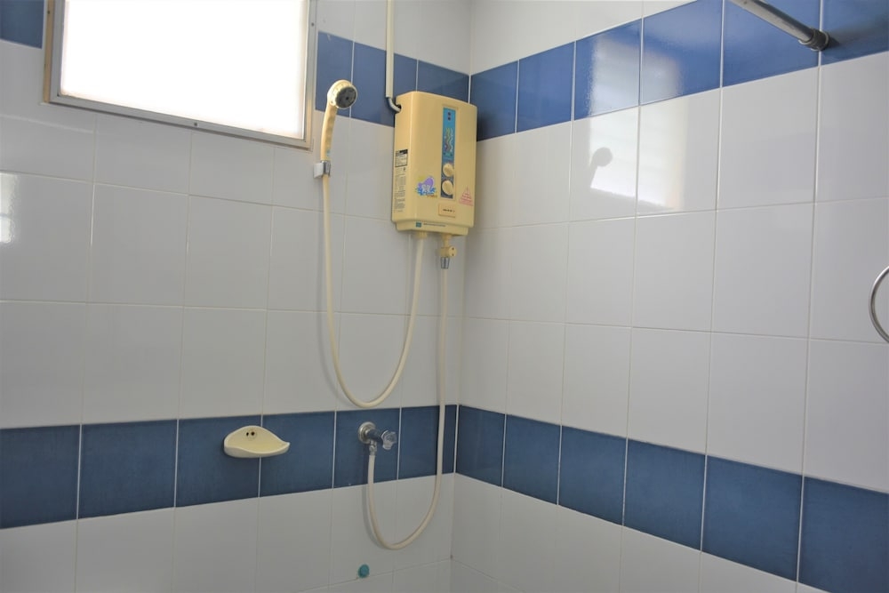 バスルームのシャワー