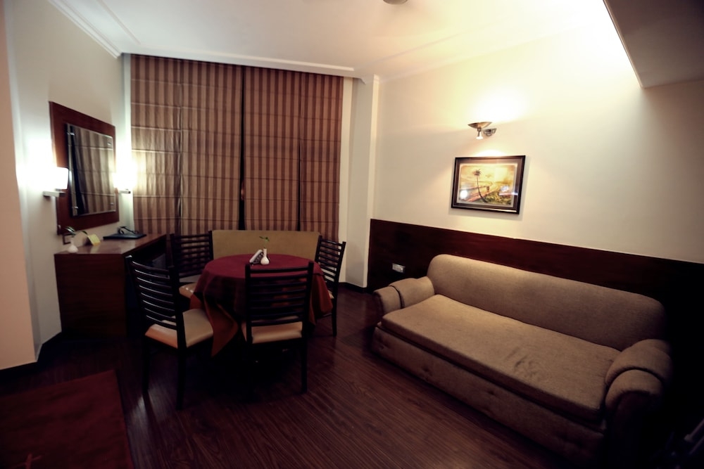 客室内のダイニングエリア