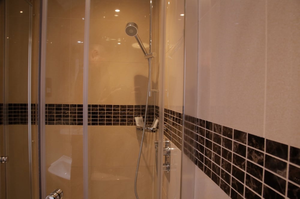 バスルームのシャワー