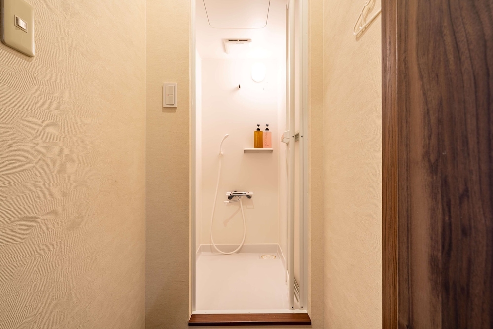 バスルームのシャワー