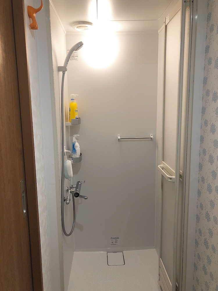 バスルームのシャワー