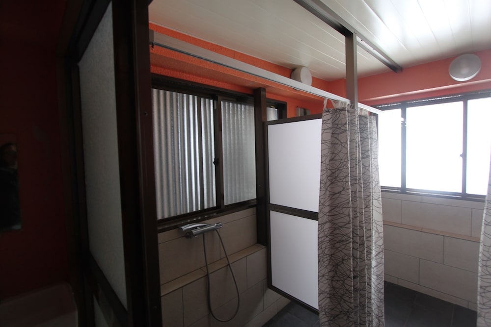 バスルームのシャワー