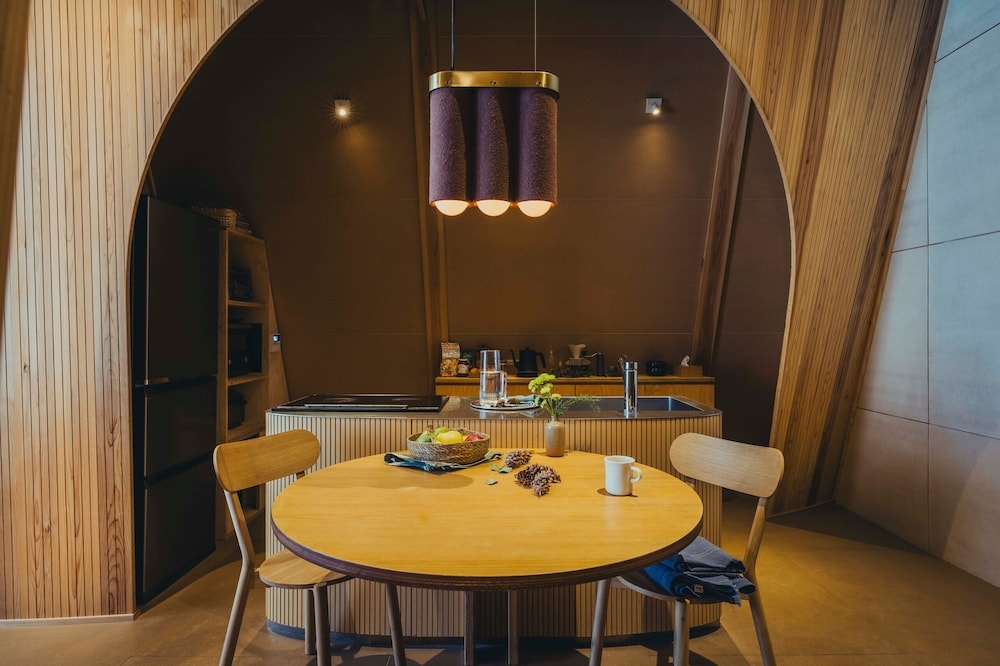 客室内のダイニングエリア