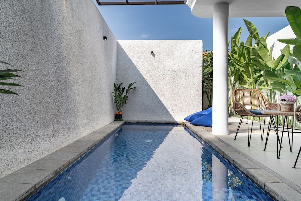 屋内 / 屋外プール