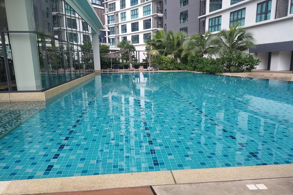 屋内 / 屋外プール