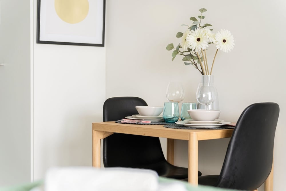 客室内のダイニングエリア