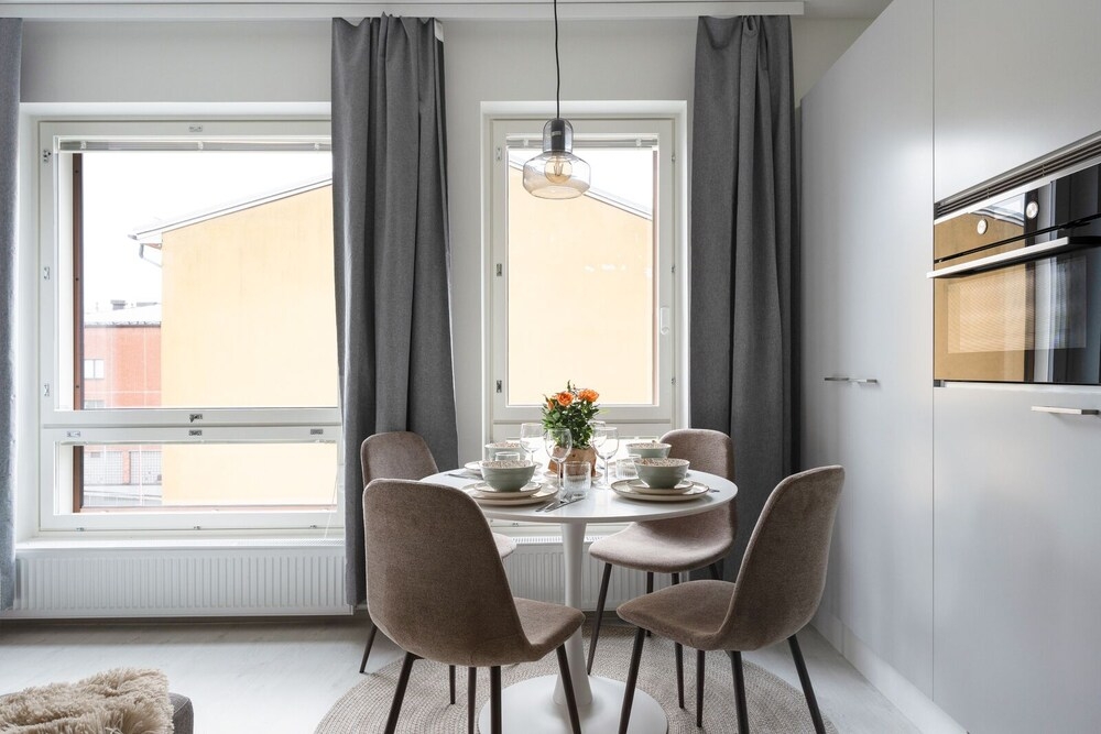 客室内のダイニングエリア