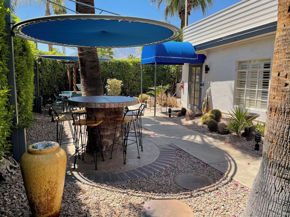 屋外ダイニングエリア