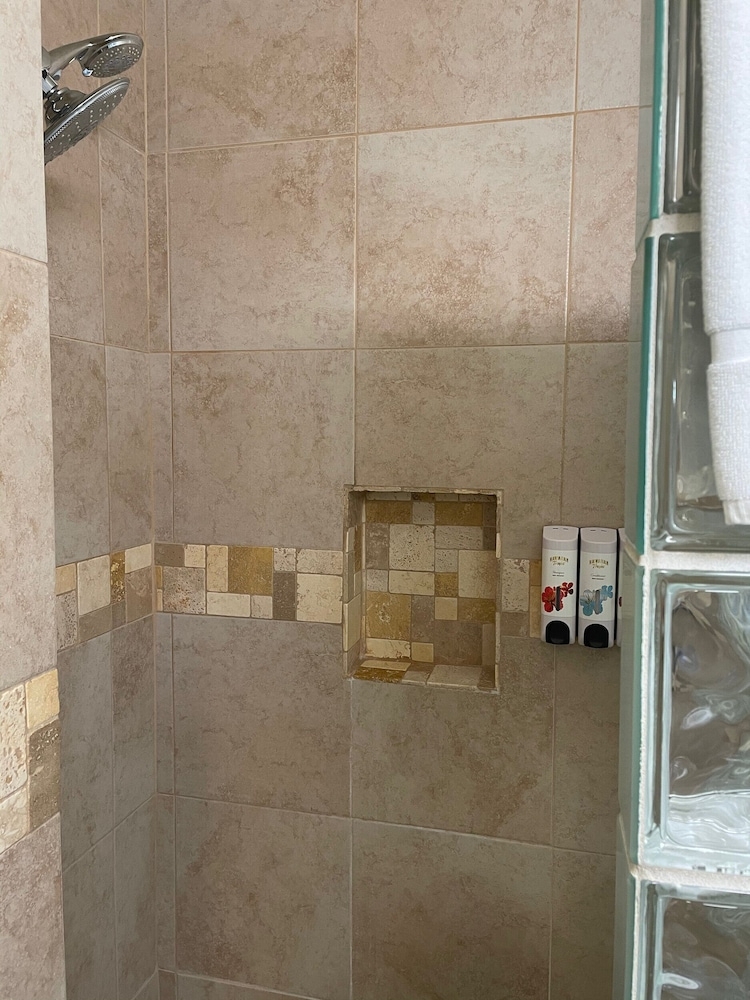 バスルームのシャワー