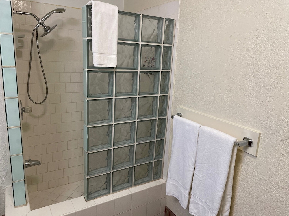 バスルームのシャワー