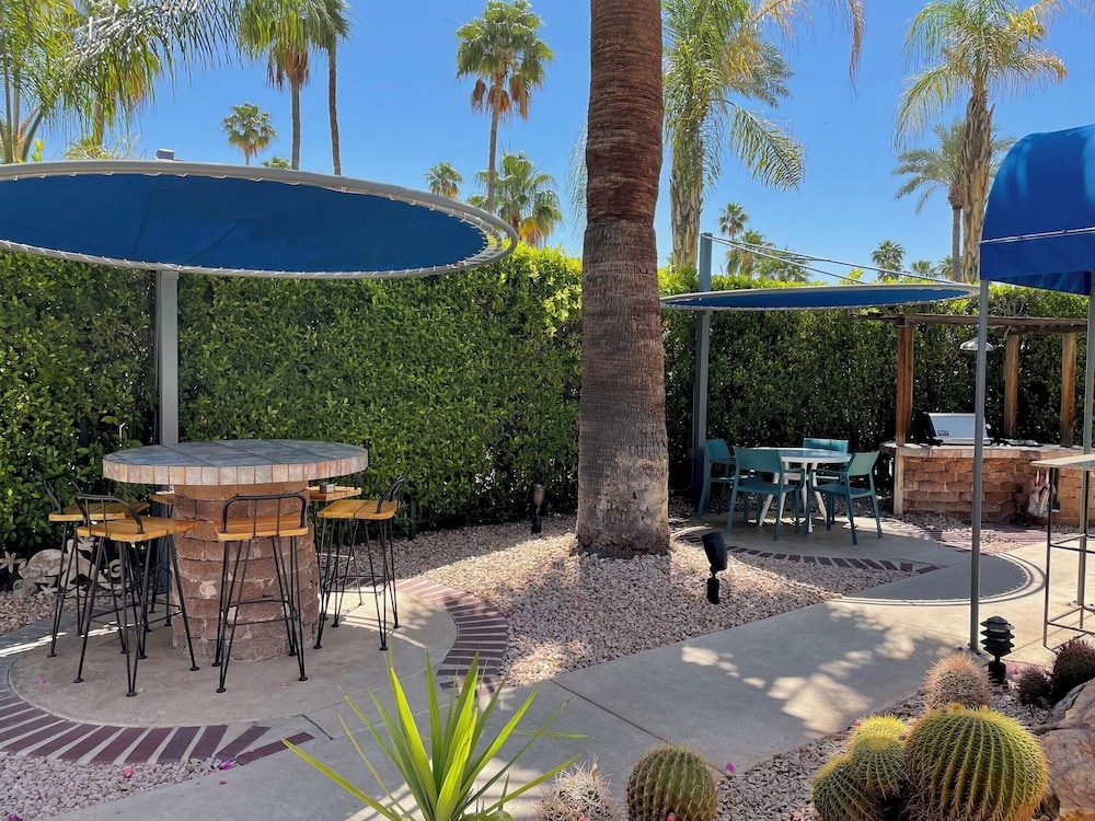 屋外ダイニングエリア