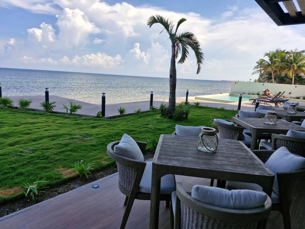 屋外ダイニングエリア